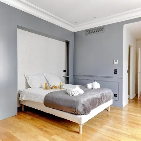 5023 Philibert - Elegant 17eme