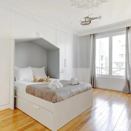 5023 Philibert - Elegant 17eme